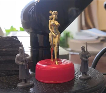 Puhas vask ripats kaelakee anime arcade skulptuur kuju käsi mudel seksikas naine robot
